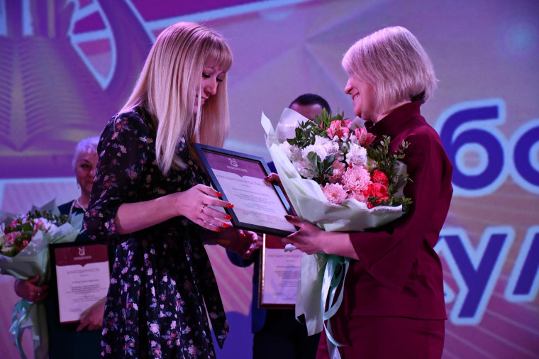 Работники культуры Красногвардейского района получили заслуженные награды к профессиональному празднику.