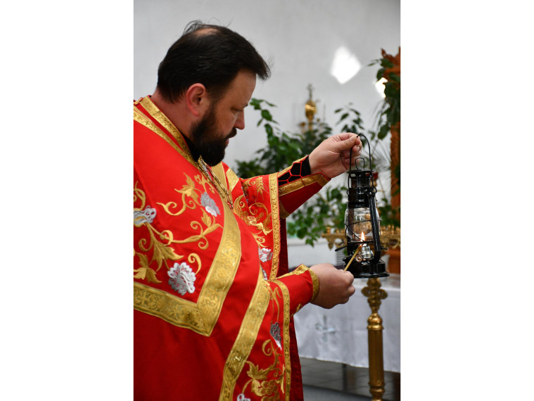 Благодатный огонь доставлен в Красногвардейский район.