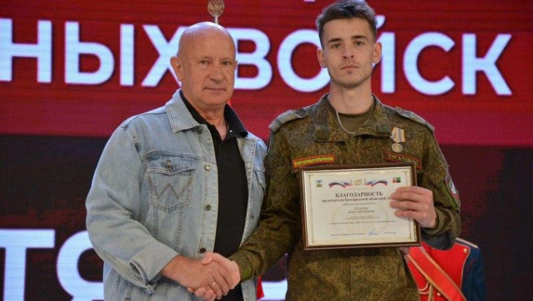Студент БГТУ им. В.Г. Шухова Евгений Сугатов из Верхней Покровки награждён медалью «За отличие».