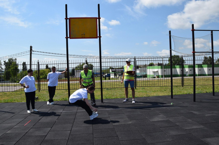 Спортивные семейные соревнования состоялись в Красногвардейском районе.