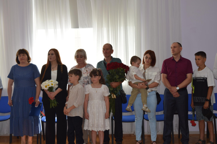 Мемориальную доску в память об участнике СВО Артёме Медкове открыли в Бирюченской школе.