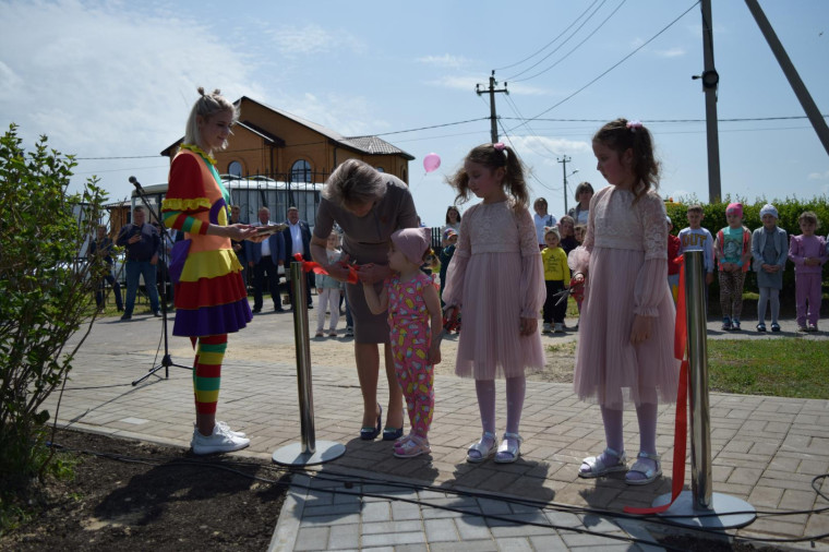 В Бирюче открыли новую игровую зону для детей.