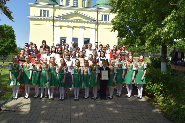30 школьников и студентов награждены премией  главы администрации Красногвардейского района.