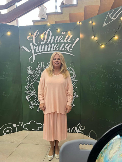 Татьяна Анатольевна Бочарова, как член Общественного совета при министерстве образования Белгородской области, в качестве почетного гостя приняла участие в торжественном мероприятии, посвященного Дню учителя.