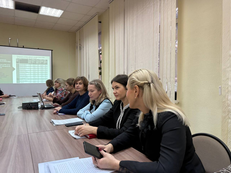 По инициативе Ассоциации «Совет муниципальных образований Белгородской области» 28 ноября 2025 года состоялся круглый стол на тему: «Шаг навстречу будущему: приоритеты финансовой грамотности. Муниципальный опыт».