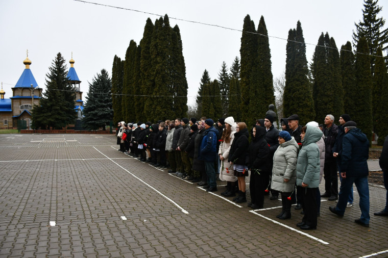 В Веселовской школе открыли Доску памяти в честь погибшего на СВО Константине Москальченко.